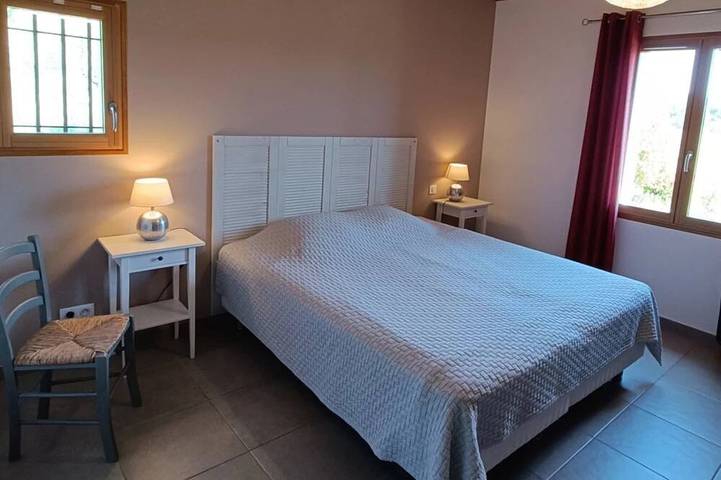 Villa Figuière climatisée (2 chambres et séjour cuisine) in Le Barroux, Parc naturel régional du Mont-Ventoux
