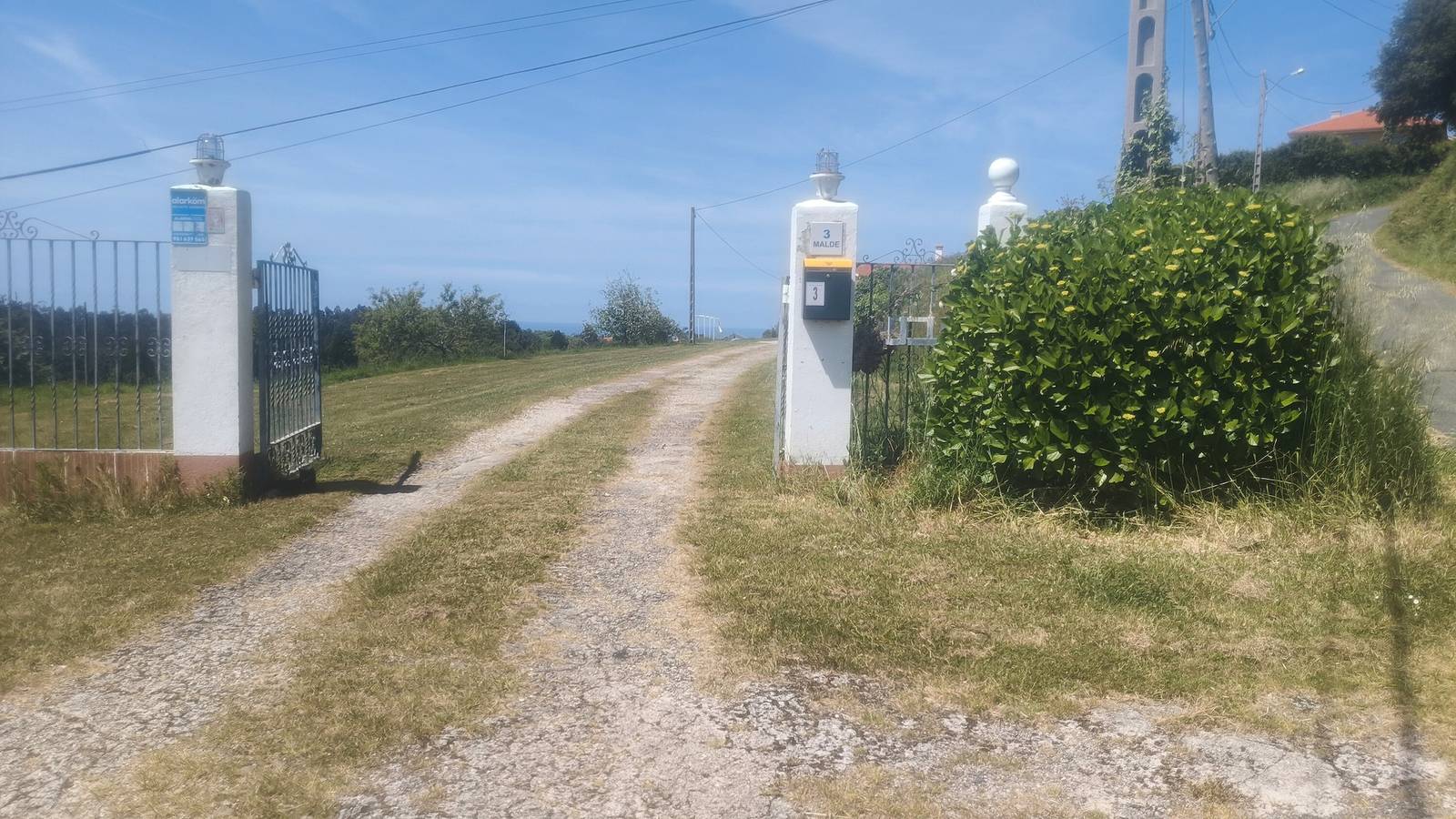 Holiday Home 'Casa Corral Bouzamayor' with Sea View, Private Terrace and Wi-Fi in Valdoviño, Galician Coast