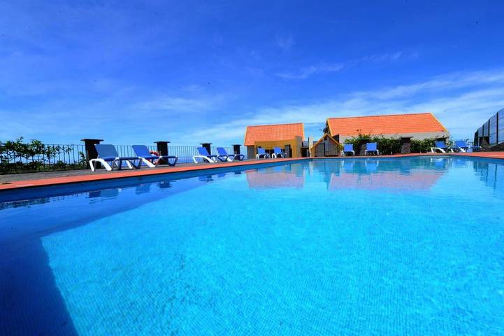 B&b for 3 people, with Balcony and Terrace as well as Garden and Pool in Madeira