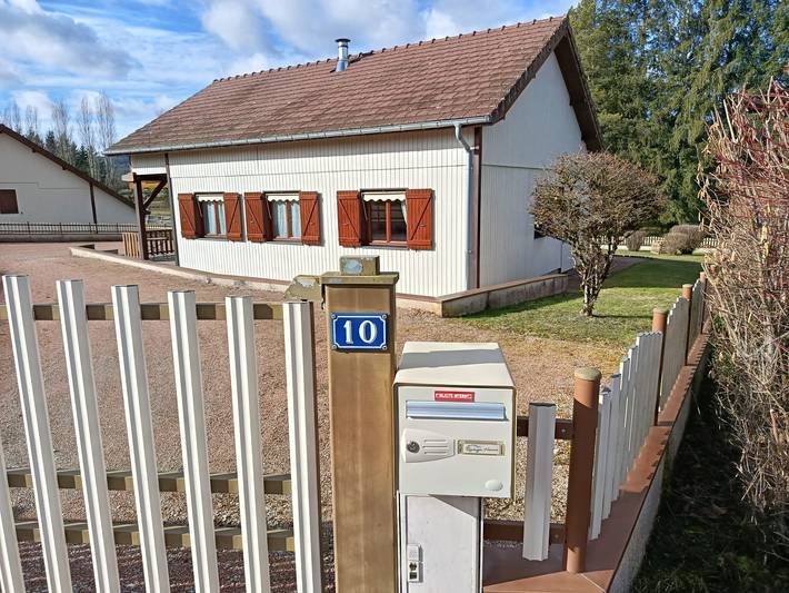 Location de vacances pour 6 personnes, avec jardin à Pont-de-Poitte - 2