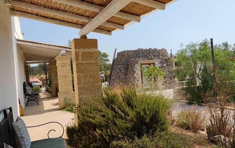 Location de vacances pour 2 personnes, avec vue ainsi que jardin et piscine, animaux acceptés à Baia di Gallipoli - 3