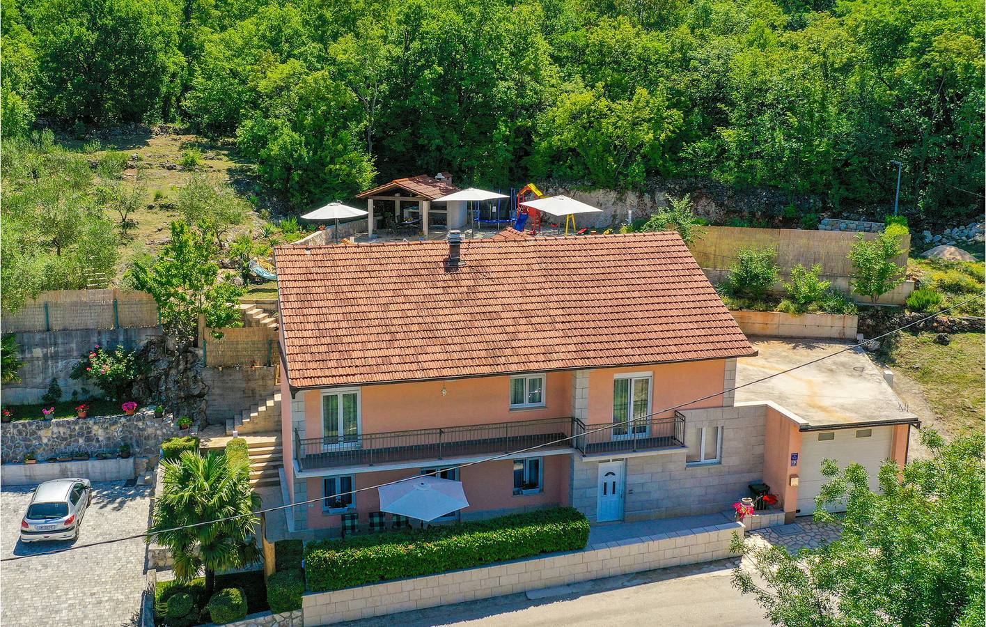 Charmante 200 m² große Wohnung mit Pool und Terrasse, 1,5 km vom Fluss entfernt in Imotski, Makarska Riviera