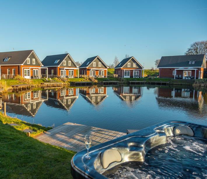 Ferienhaus für 6 Personen, mit Balkon/Terrasse und Terrasse sowie Garten und Sauna