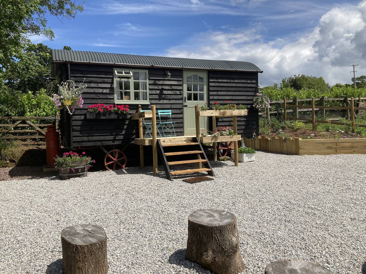 Luxury hand built shepherd hut in Sidmouth in Sidmouth, Devon