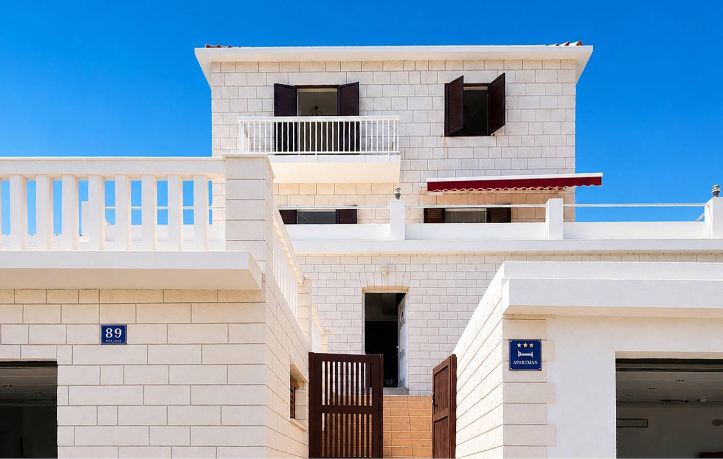 Ganze Ferienwohnung, Gemütliche 2-Zimmer-Wohnung mit Terrasse in der Nähe der Küste und des Stadtzentrums in Necujam, Solta