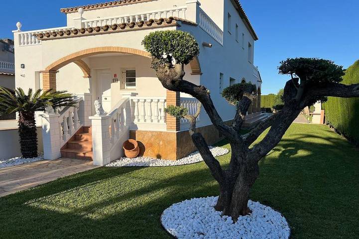 Maison de vacances pour 14 personnes, avec balcon et jardin à Sant Pere Pescador