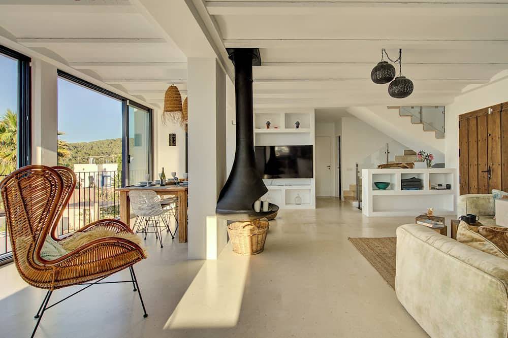 Luxury 5 bed Villa with Heated Pool and Stunning Sea Views - 5min walk to Beach in Cala Vedella, Sant Josep de sa Talaia