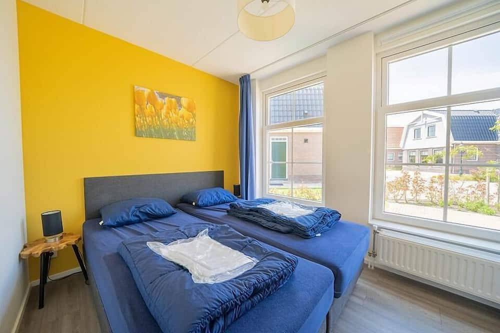 Bungalow mit 4 Schlafzimmern, 2 Bädern und einer Terrasse in Markermeer