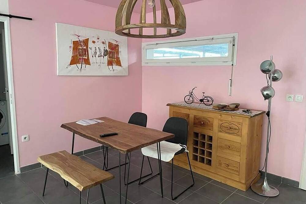 House with 40-50 m2 garden. 2 outdoor parking spaces. in Lormont, Bordeaux region