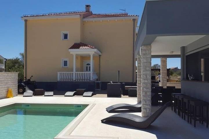 B&b per 2 persone, con piscina a Zara