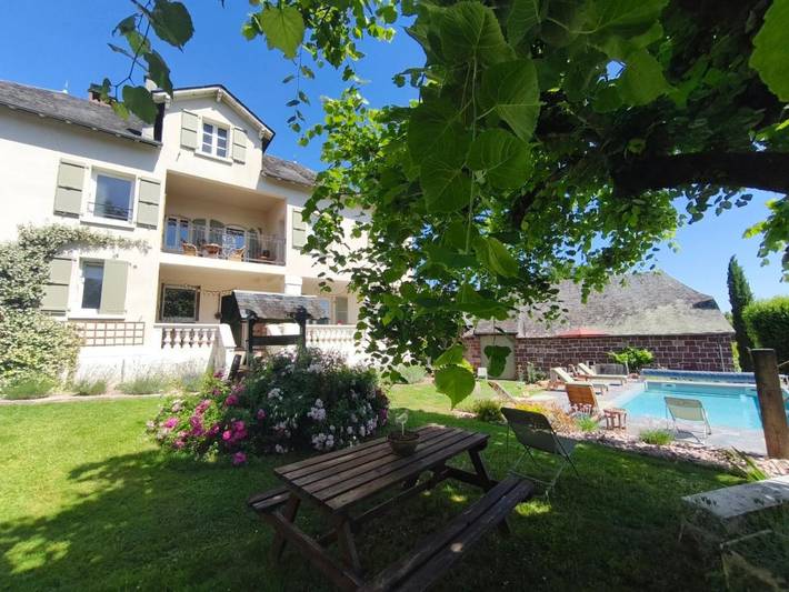 Chambre d’hôte pour 2 personnes, avec Balcon et Terrasse ainsi que Jardin et Piscine