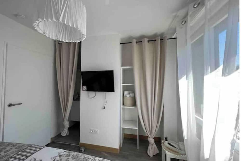 Maison 4 chambres 4 salles de bain + parking 3 voitures 6km de Disneyland Paris in Saint-Germain-sur-Morin, Seine-et-Marne