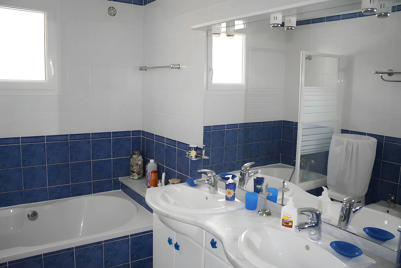 Vue sur la montagne, terrasse et jardin partagés in Sarrola-Carcopino, Région d'Ajaccio