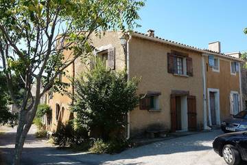 Location de vacances pour 2 personnes, avec jacuzzi et jardin à Saint-Saturnin-lès-Apt