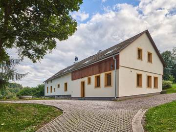 Ferienhaus für 12 Personen, mit Garten und Pool sowie Terrasse, kinderfreundlich in Tschechien