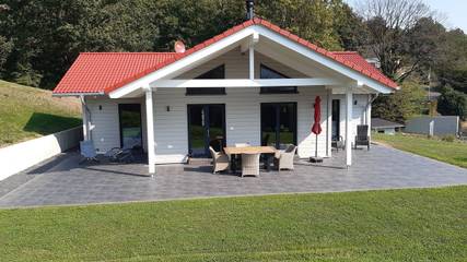 Ferienhaus für 4 Personen, mit Sauna und Garten sowie Ausblick in Heimbach