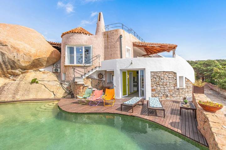 Villa per 12 persone, con Balcone e Terrazza nonché Giardino e Piscina a Santa Teresa Gallura