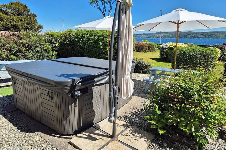 Holiday rental for 12 people, with garden and hot tub, with pets in Dunoon