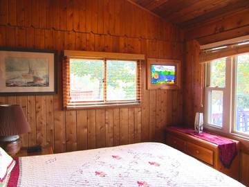 Log Cabin for 4 Guests in Smith Mountain Lake, Virginia, Picture 3