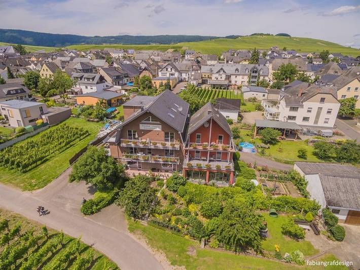 Ferienwohnung für 4 Personen, mit Balkon und Garten in Minheim