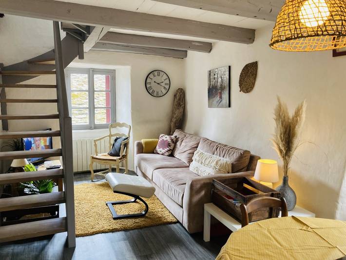 Gîte pour 5 personnes, avec terrasse à Cassagnas