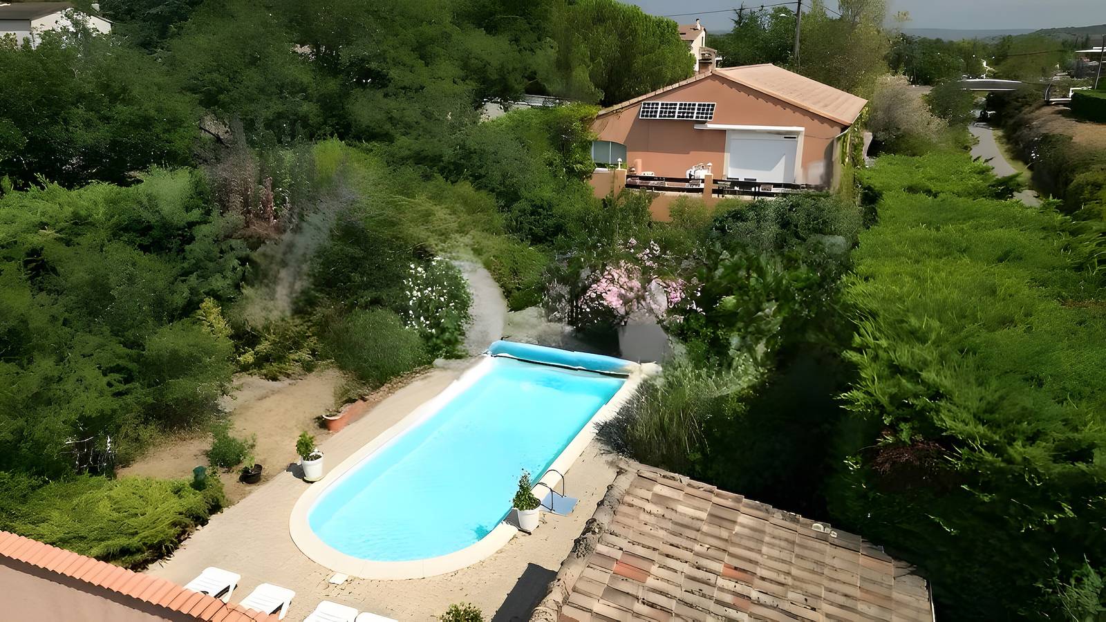 Gîte La Roseraie mit Pool in Ruoms, Ardèche