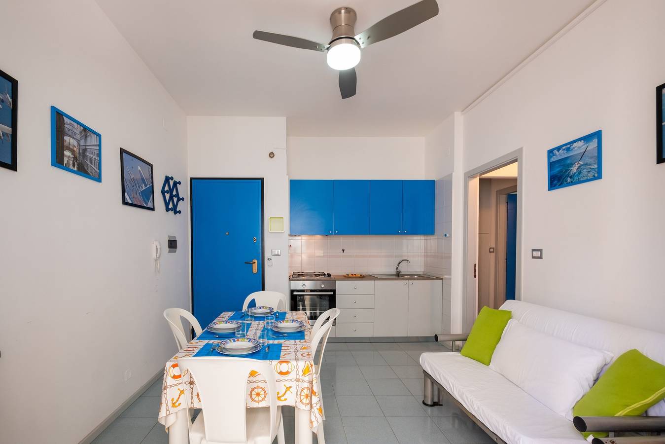 Ganze Wohnung, Ferienwohnung 'La Playa Rivabella' mit Meerblick, Balkon und Klimaanlage in Rivabella di Gallipoli, Rivabella