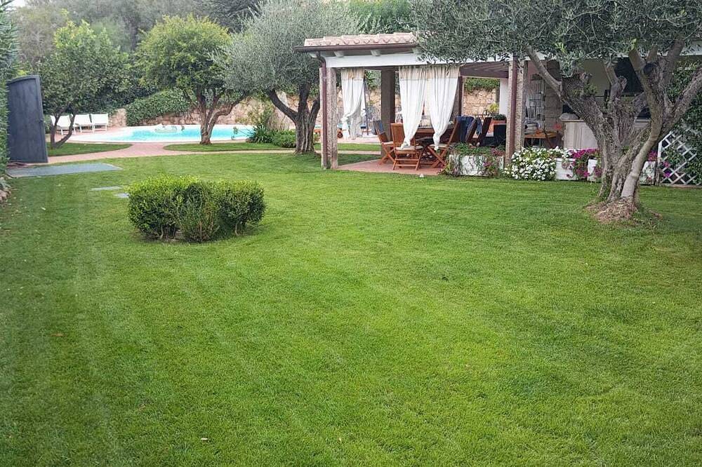 Villa Lisa ampia piscina privata in area marina protetta di Tavolara in Porto Taverna, Loiri Porto San Paolo