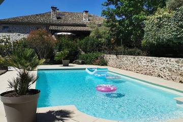 Gîte pour 6 personnes, avec jardin à Montréal (Rhône-Alpes)