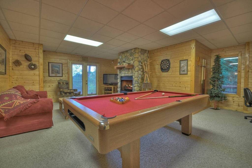 Private Mountain Cabin • Hot Tub • Fire Pit • Pool Table in Mineral Bluff, Chattahoochee National Forest