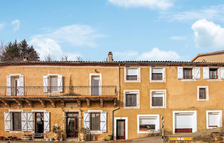 Location de vacances pour 8 personnes, avec terrasse et jardin à Saint-Julien-du-Gua