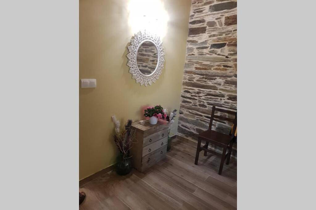 Apartamento entero, Two-Bedroom Apartment in Samos (Lugo), Reserva da Biosfera Ribeira Sacra e Serras do Oribio e Courel