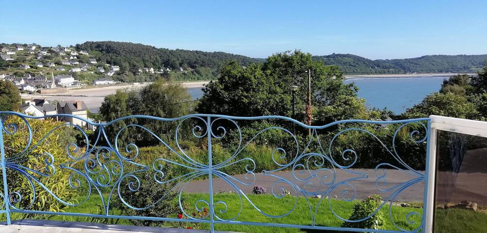 Gîte pour 7 personnes, avec Terrasse ainsi que Jardin et Vue à Trédrez-Locquémeau