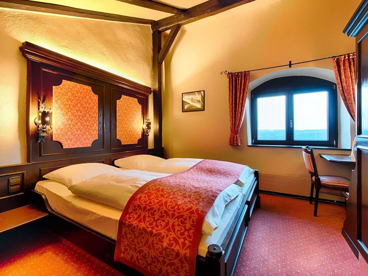 Hotel-Restaurant Burg Hornberg - Einzelzimmer Burgzimmer in Neckarzimmern, Neckar-Odenwald-Kreis