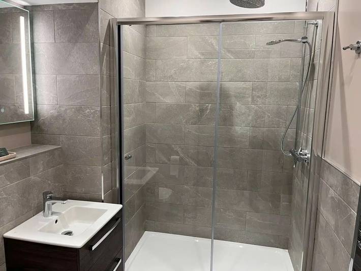 Ganze Ferienwohnung, Sleeps 4 with Balcony in Belfast, Grafschaft Antrim