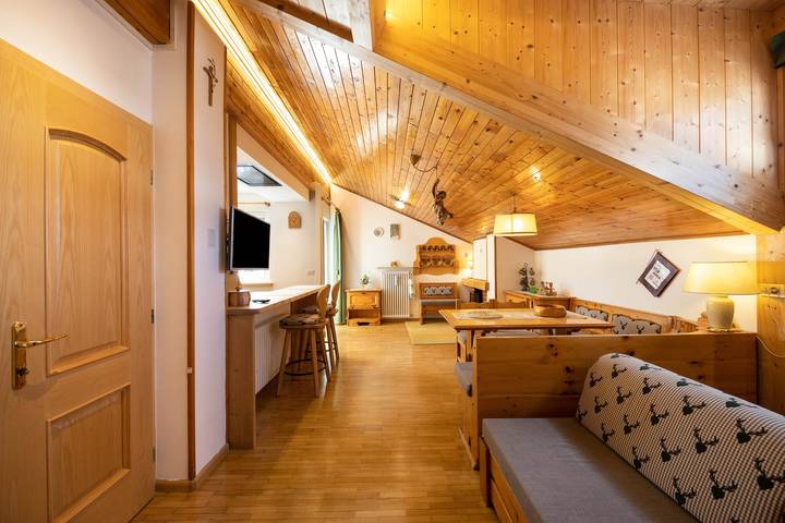 Appartamento intero, Appartamento di charme "Majon d'Aisciuda Vajolet" con vista sulle montagne in Vigo di Fassa, San Giovanni di Fassa