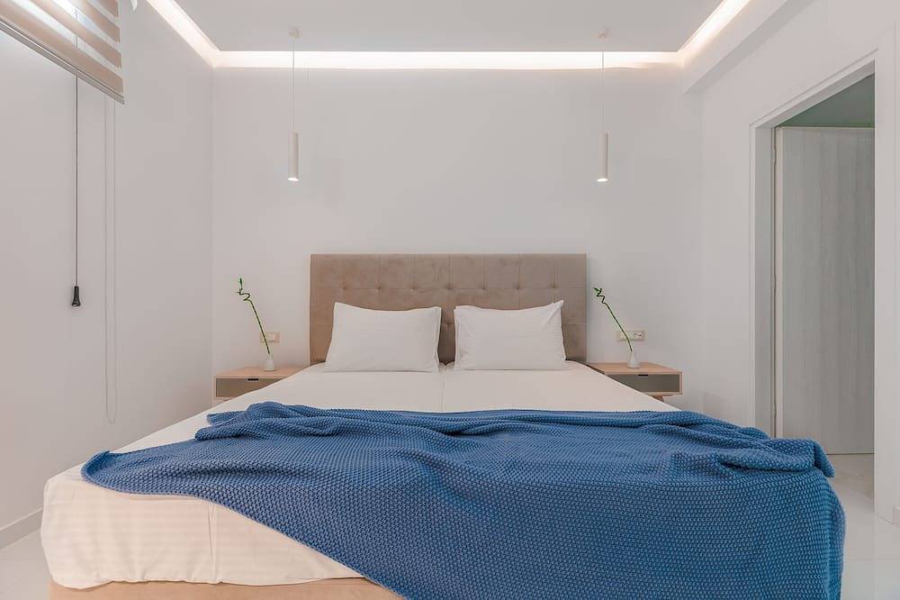 Seafront brand new luxury villa swimming pool -ideal for families, free transfer in Achlia, Lasithi