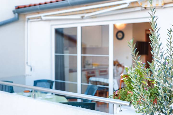 Ferienwohnung für 5 Personen, mit Balkon in Vodice