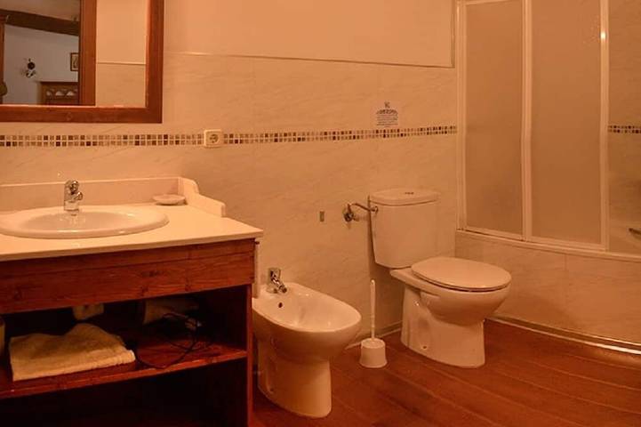 Gîte pour 8 personnes, avec jardin, animaux acceptés à Erro - 4