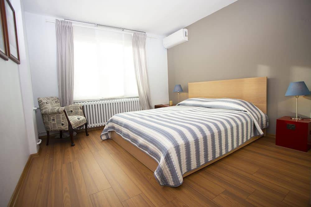 Appartamento intero, Sami Bey Apt. Amazing View (Private Terrace and Evelator) in Beyoğlu, Istanbul