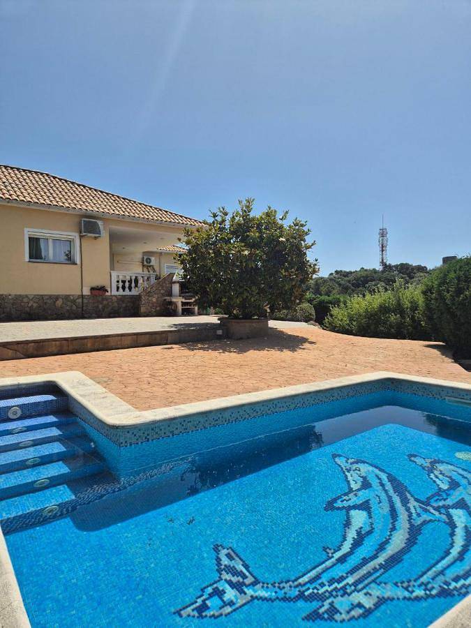 Casa rural para 8 personas, con jardín además de piscina y jacuzzi en Santa Susana - 3
