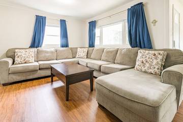 Vacation House for 14 Guests in South Bend, Indiana, Picture 3