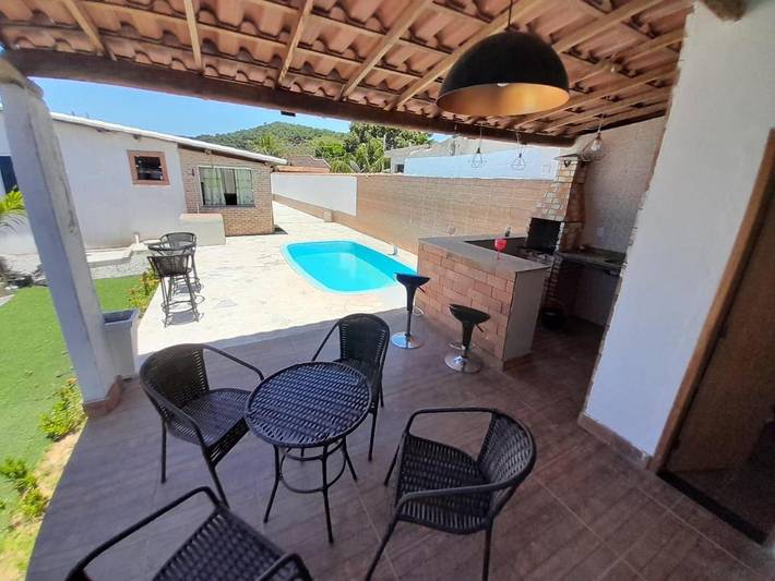 Casas e apartamentos de temporada para 10 pessoas, com balcão e vista e ainda piscina, adaptado a crianças em Maricá