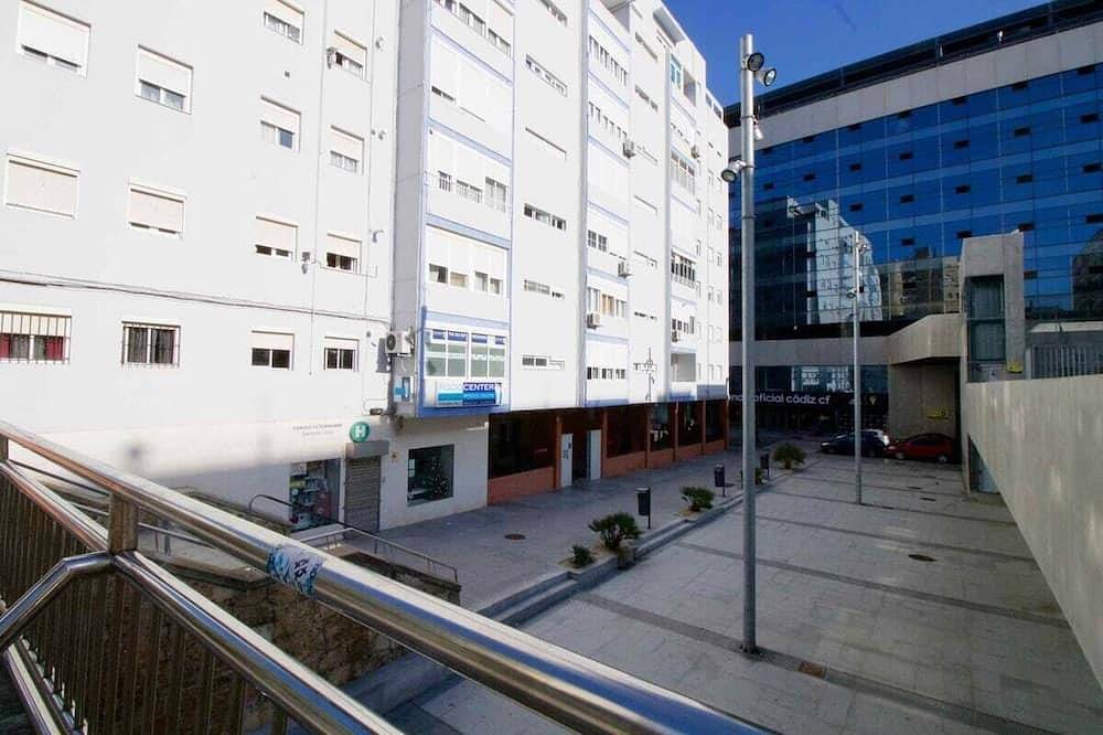 Entire apartment, Lightbooking Estadio Cádiz in Valladolid, Valladolid Province