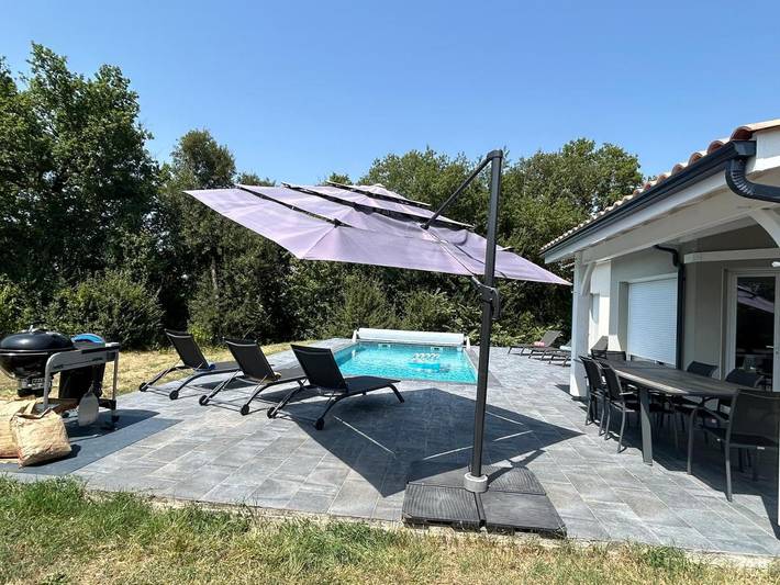 Gîte pour 8 personnes, avec vue ainsi que jardin et piscine à Monségur (Lot-et-Garonne)
