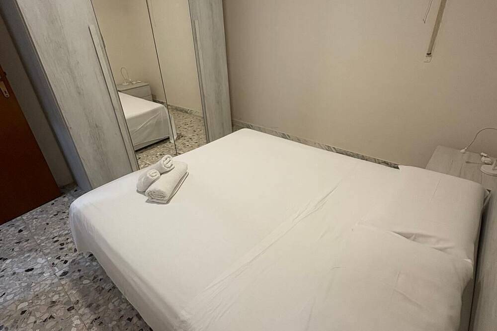 Entire apartment, A spacious and well furnished apartment, perfect for families or groups of friends. in Pulsano, Gulf of Taranto