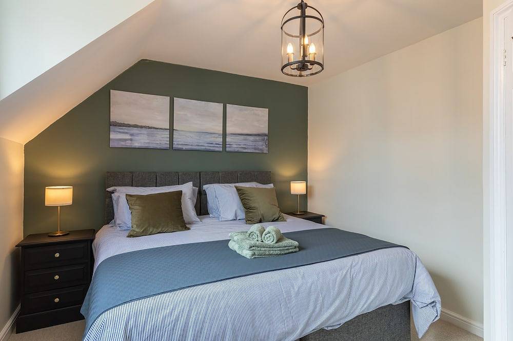 4 Bed City House With Private Garden and Parking in Winchester, South Downs