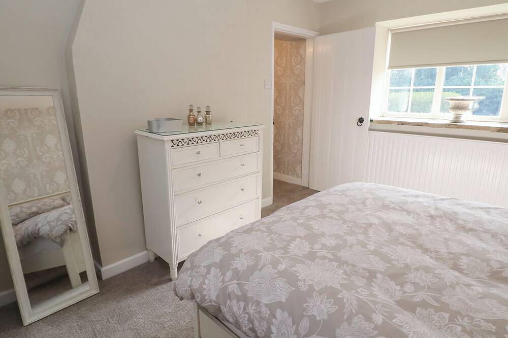 Lake Side Cottage, pet friendly, with a garden in Wakefield in Wakefield, Westliches Yorkshire