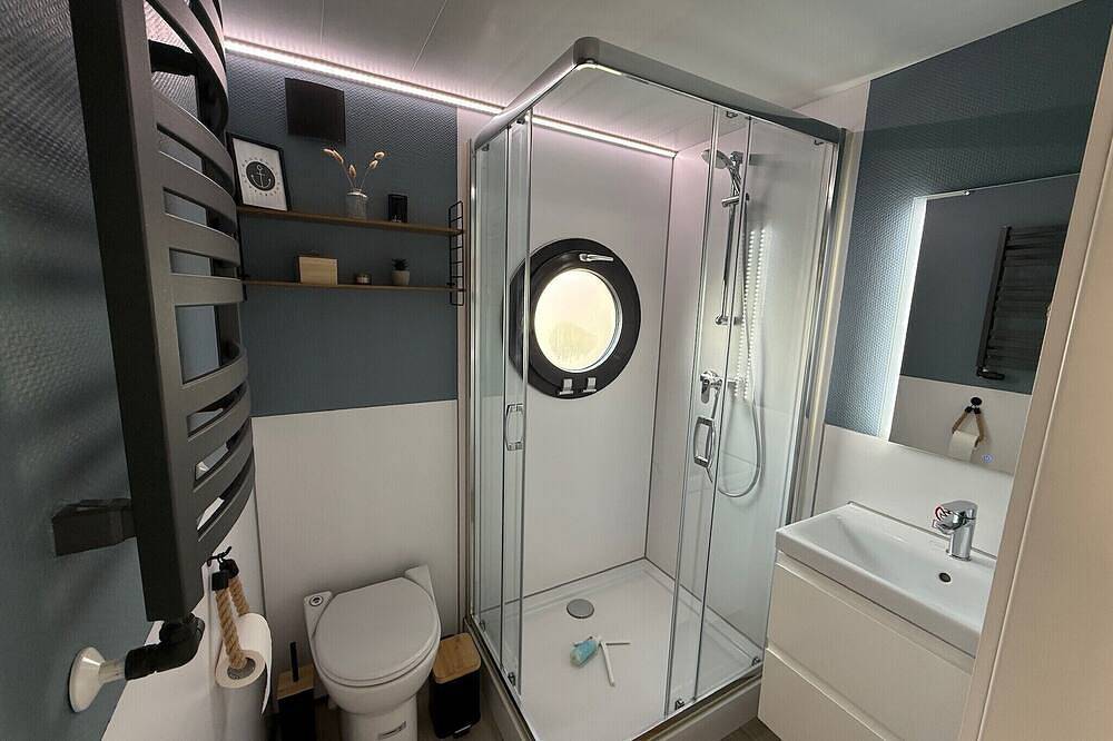 Hausboot Fjord Ankerplatz mit Bio-Sauna und Dachterrasse in Schleswig in Schleswig, Grünes Binnenland