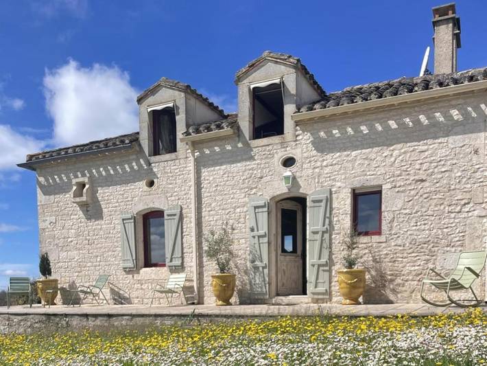 Location de vacances pour 6 personnes, avec jardin ainsi que terrasse et piscine à Montaigu-de-Quercy - 2